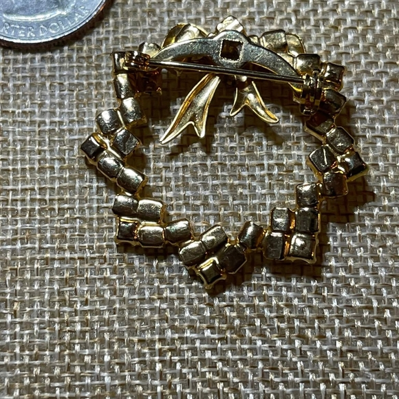 Bundle of holiday Brooches - Picture 3 of 5